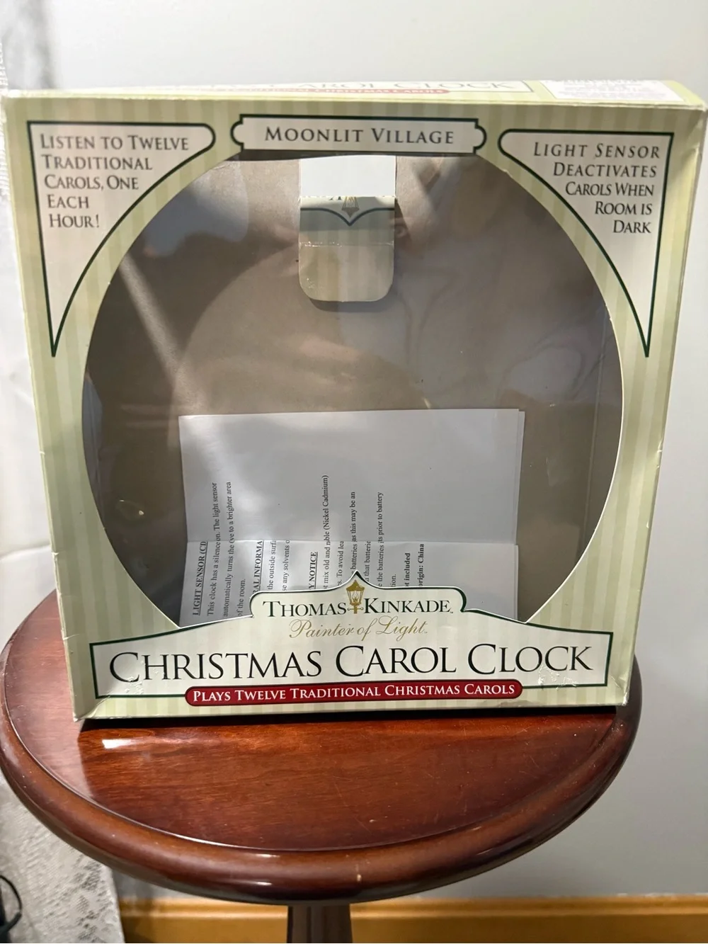 Thomas Kinkade Moonlit Village Christmas Carol Clock 12 Songs Light Sensor Box